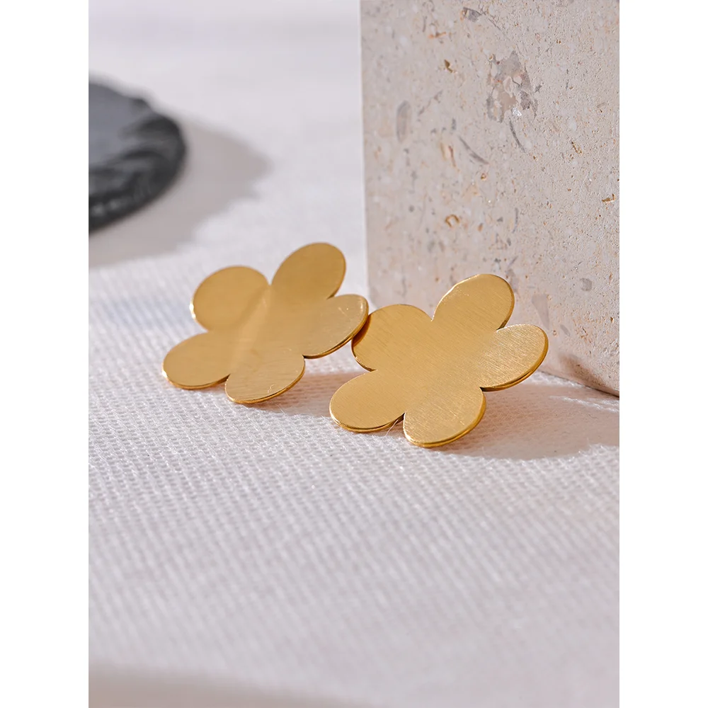 Minimal Flower Stud